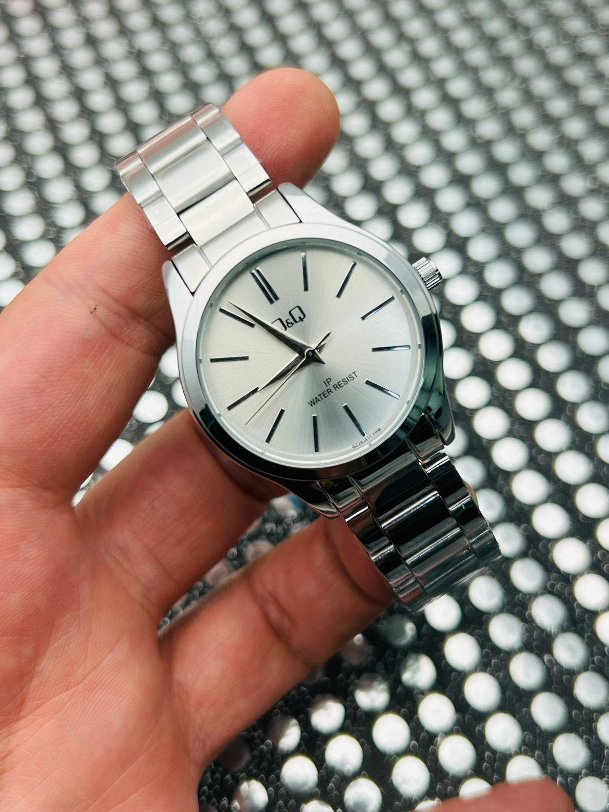 Reloj Q&Q en acero