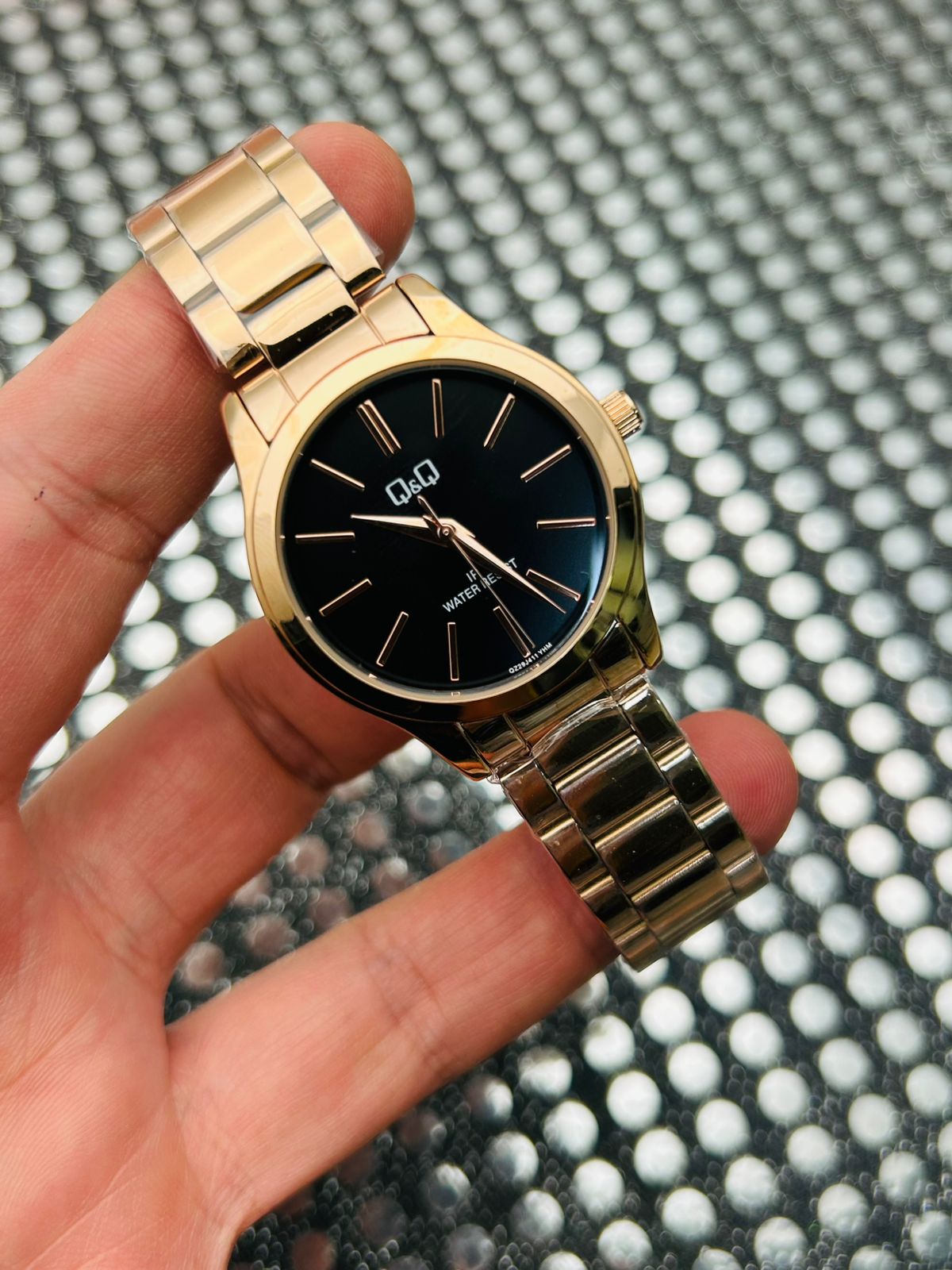 Reloj Q&Q en acero