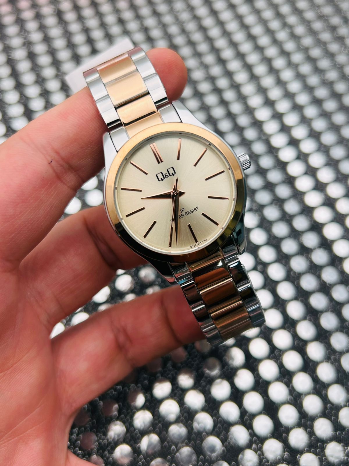 Reloj Q&Q en acero