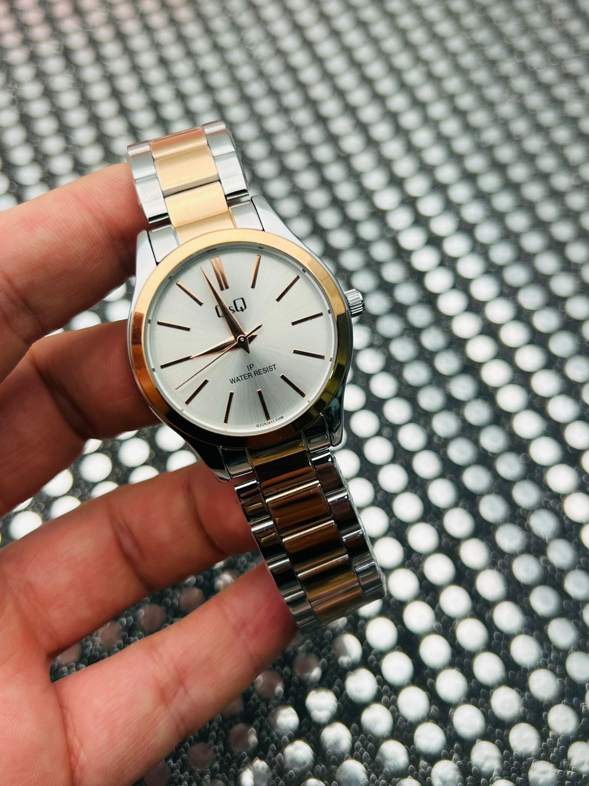 Reloj Q&Q en acero