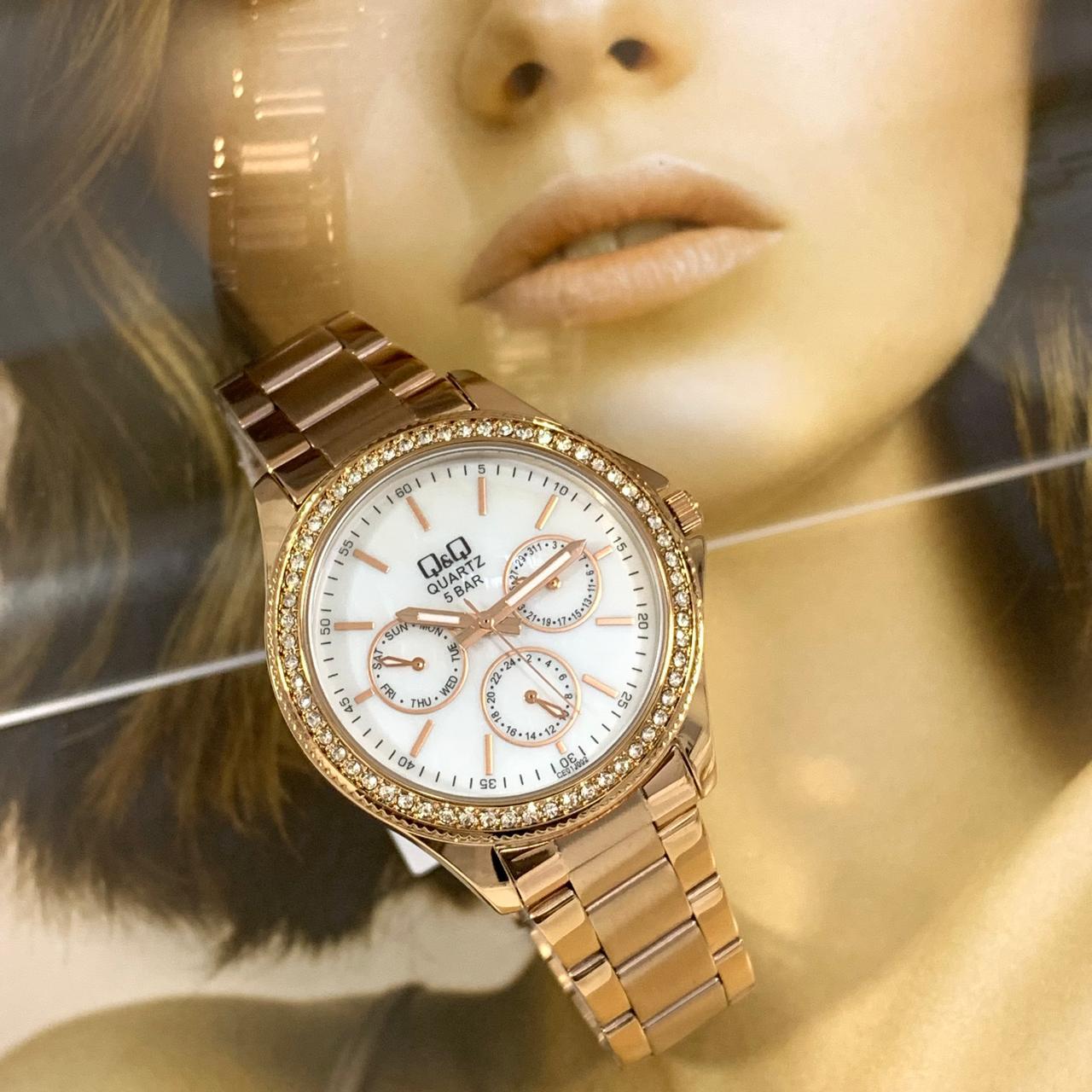 Reloj para dama Q&Q CE01J011Y