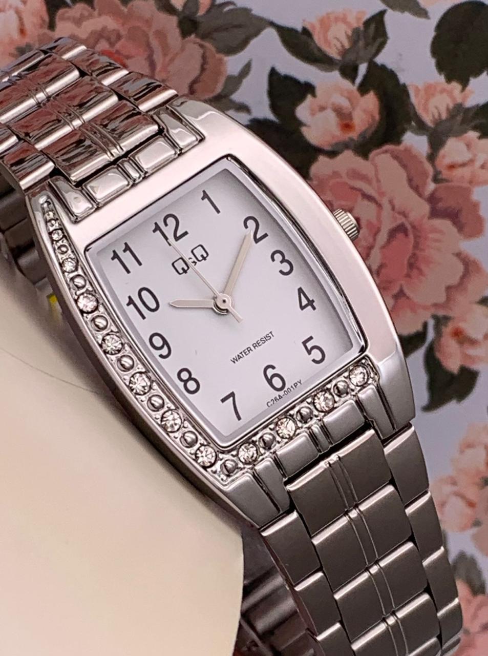 Reloj para dama Q&Q C26AP