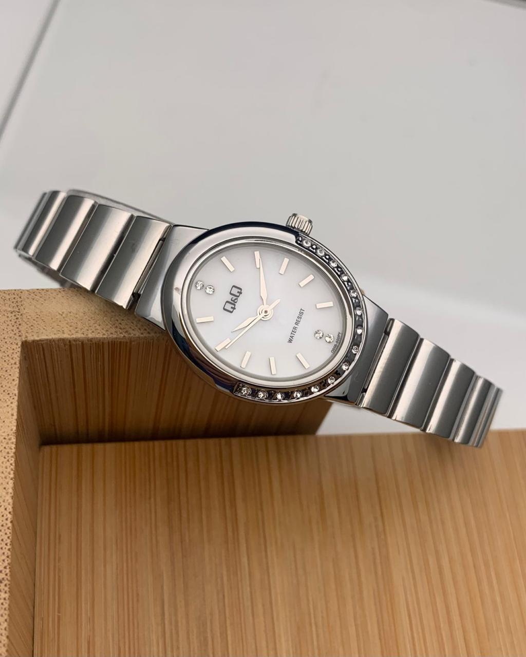Reloj Q&Q para dama Q95B-99P