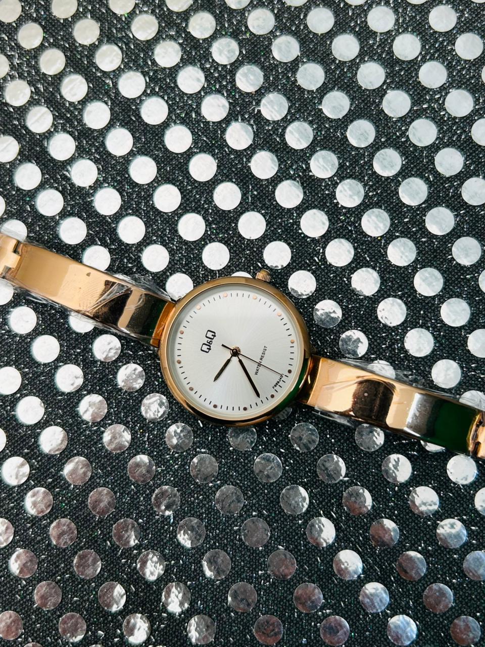 Reloj Q&Q para dama pulsera