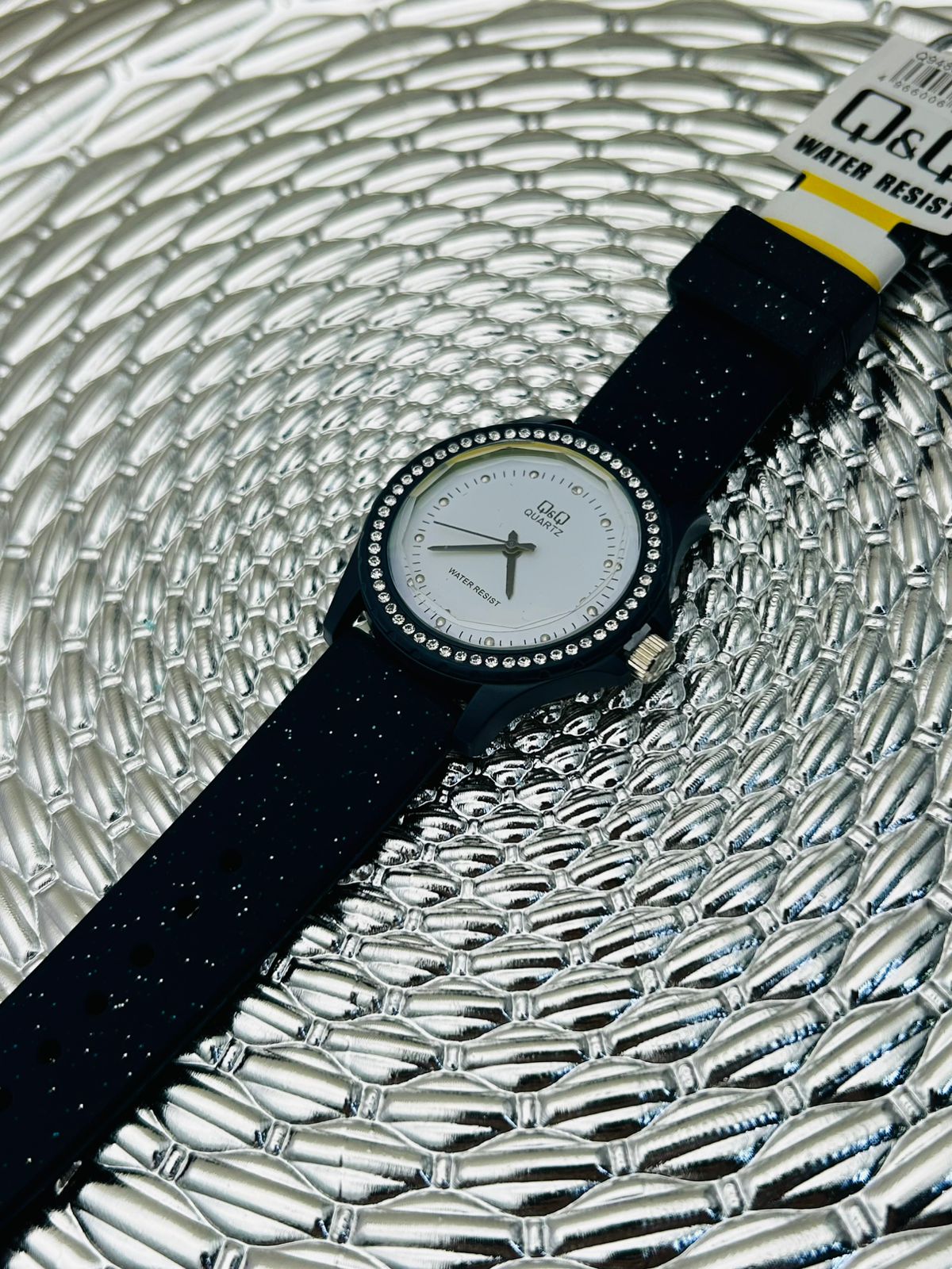 Reloj Q&Q escarchado con pedrería