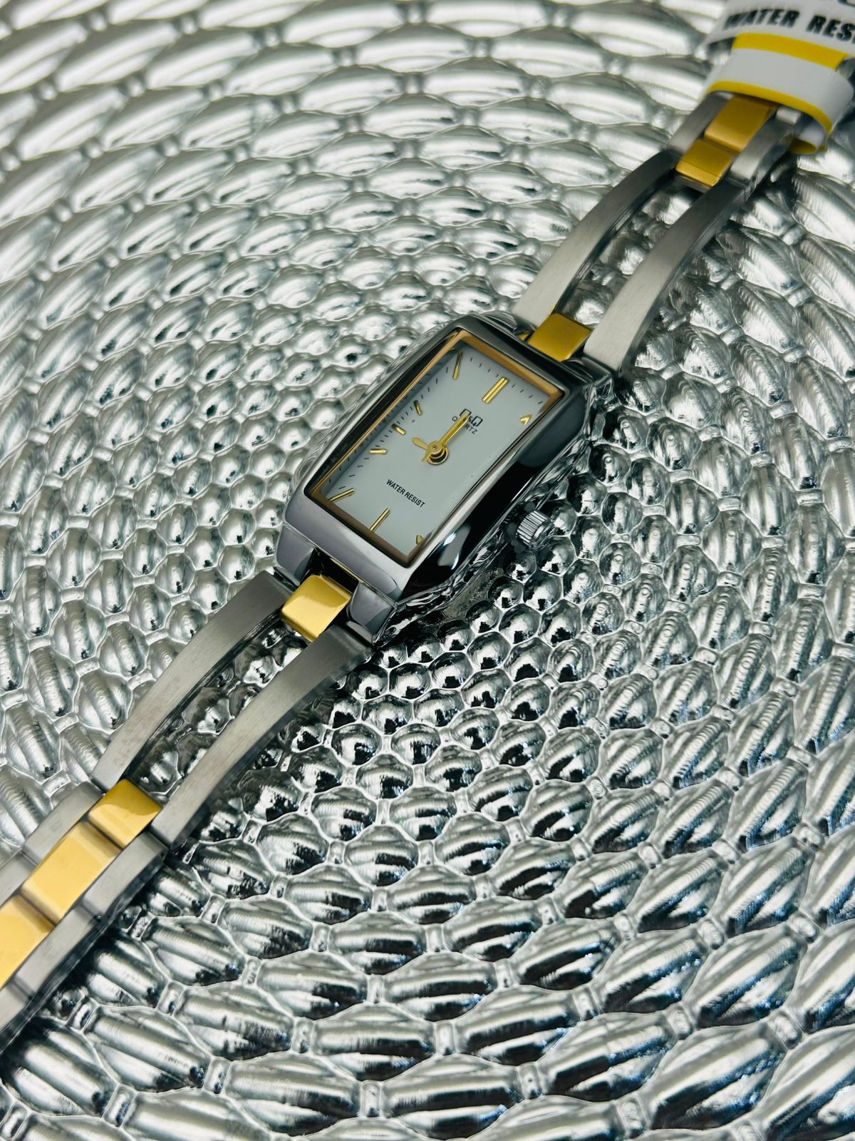 Reloj para dama Q&Q rectangular