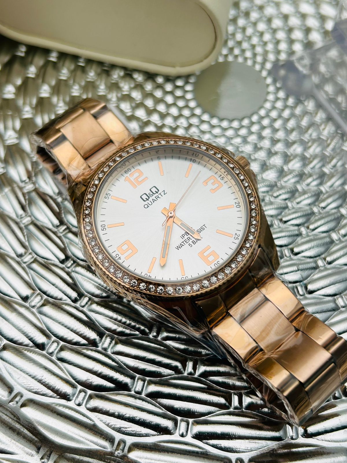 Reloj Q&Q con Cristales