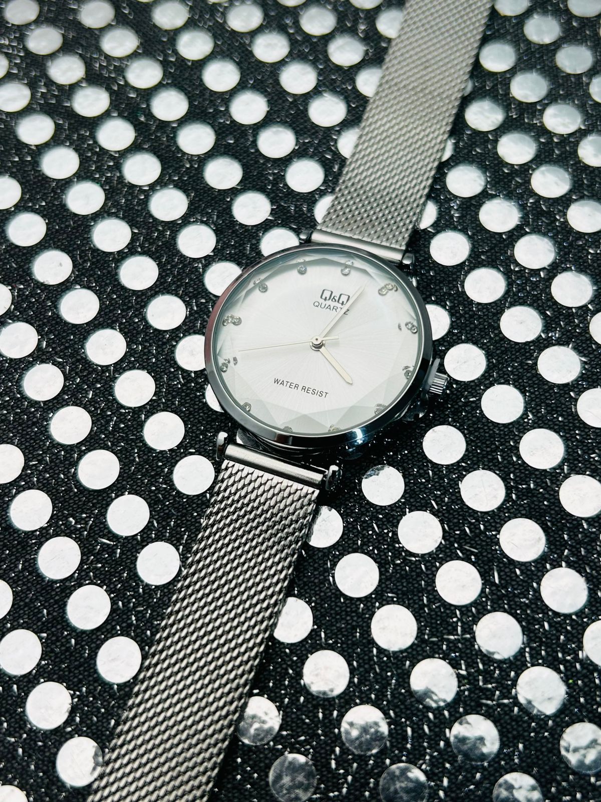 Reloj Q&Q pulso en acero QZ81J202Y