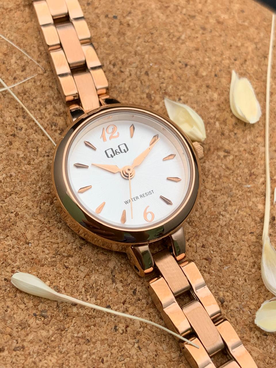 Reloj para dama Q&Q Q55B-003