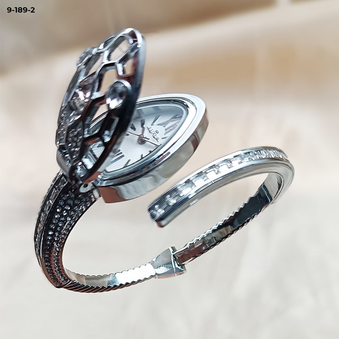 reloj estilo pulsera