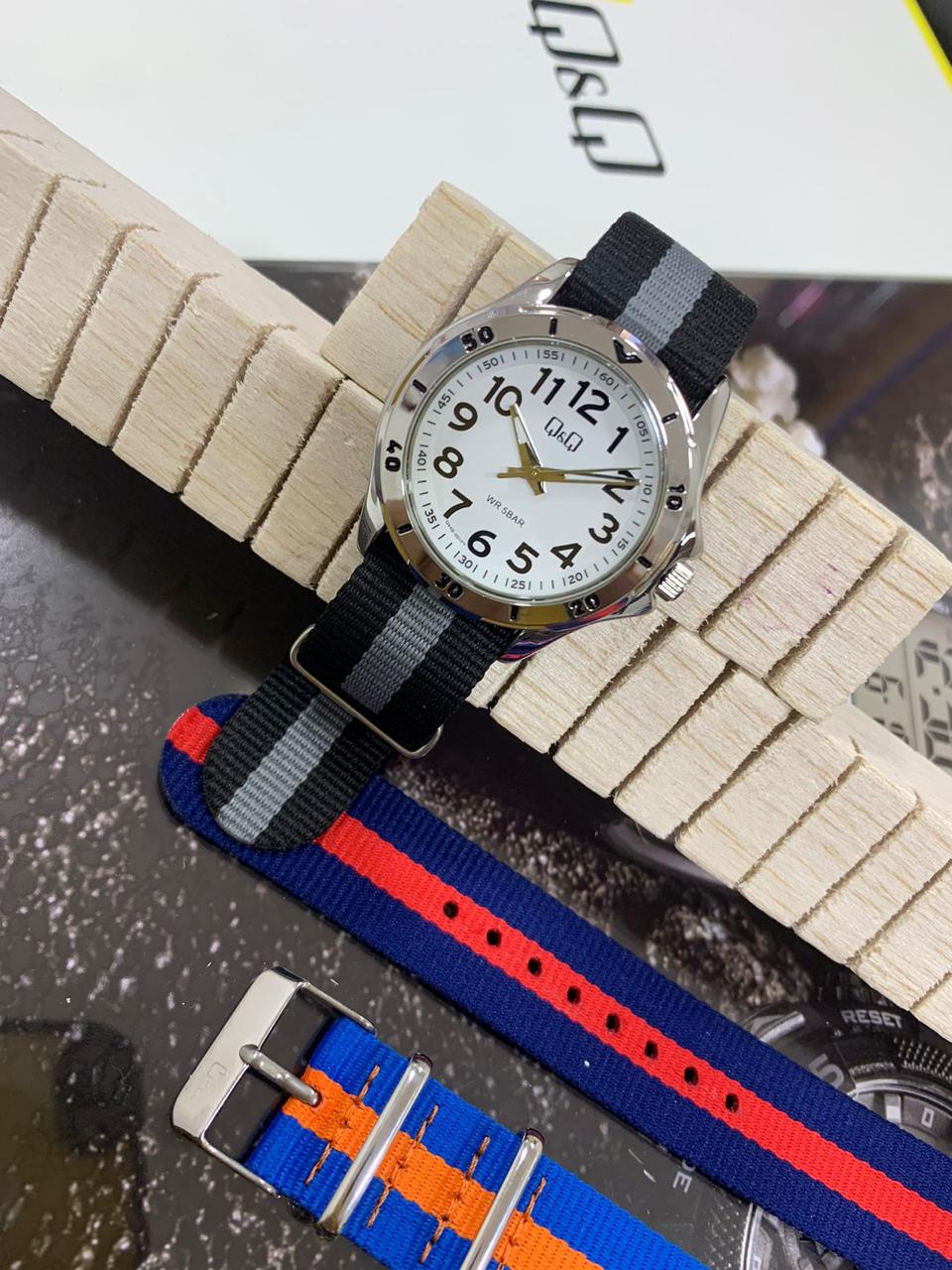 Reloj para hombre Q&Q Q44B-004PY