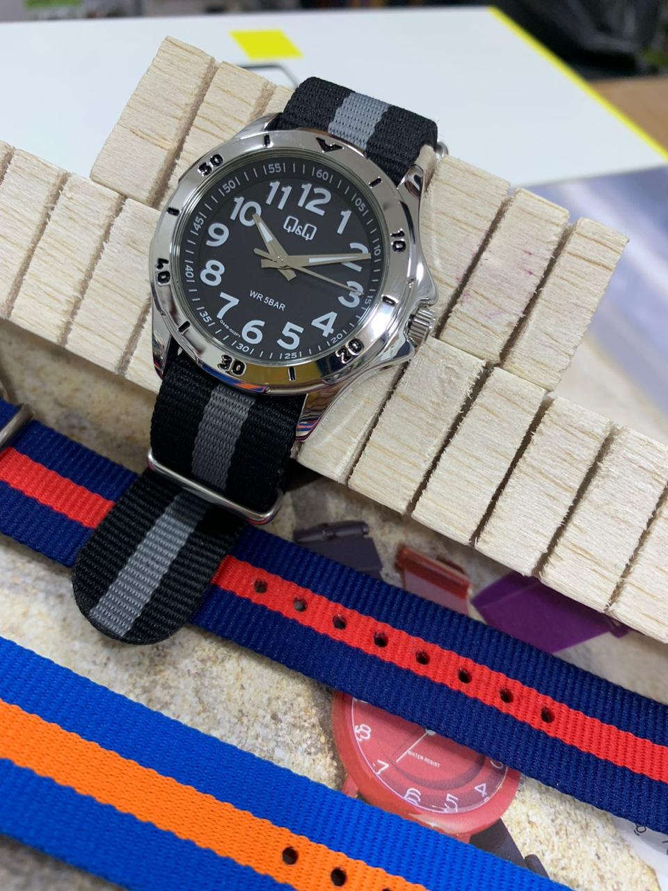 Reloj para hombre Q&Q Q44B-004PY