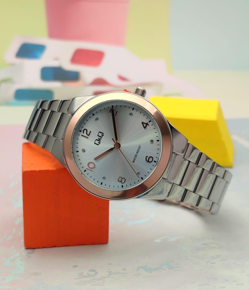 Reloj para dama Q&Q Q78BD