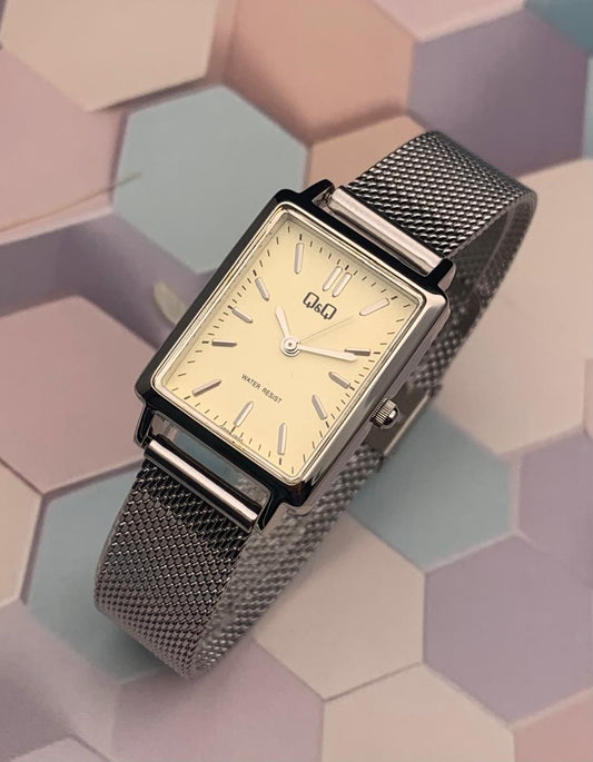 Reloj Q&Q para dama QB95P