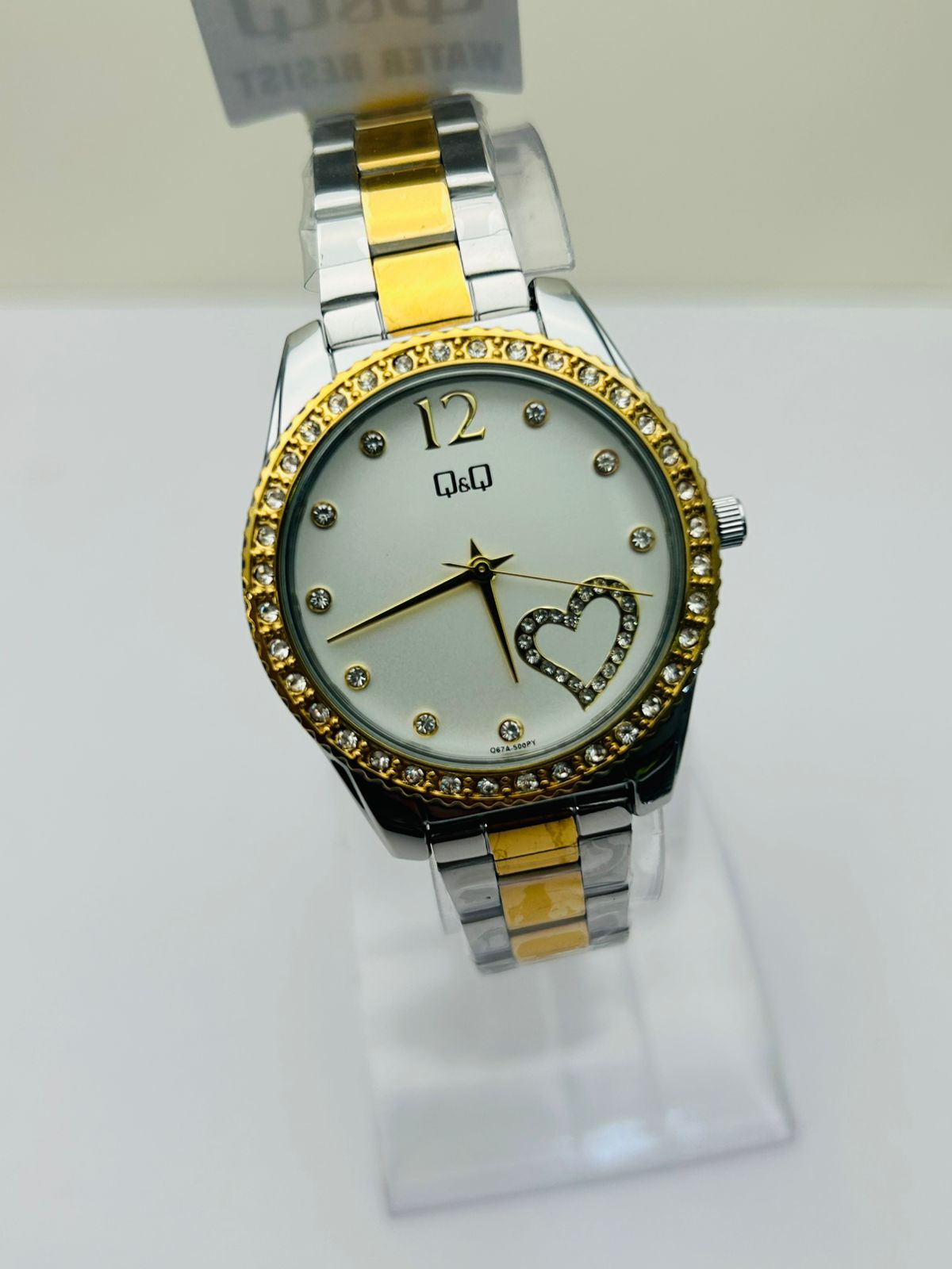 Reloj Q&Q corazón para dama