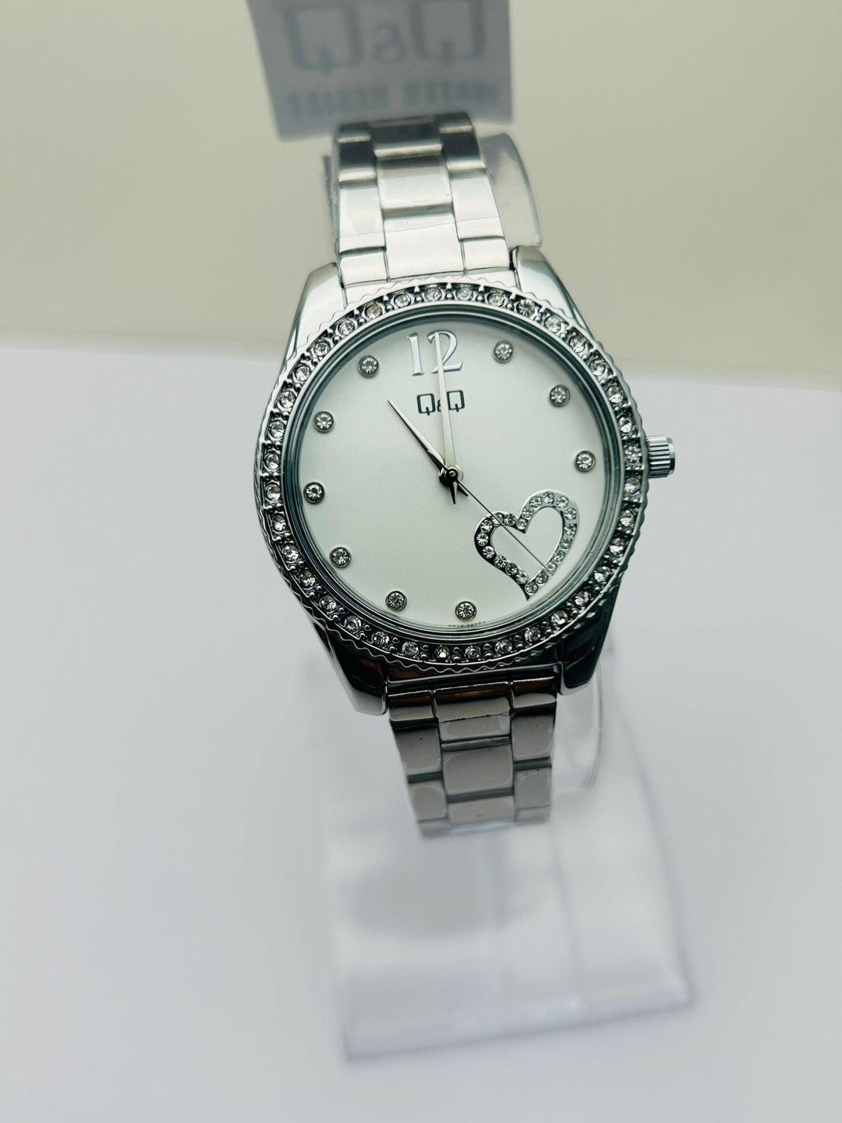 Reloj Q&Q corazón para dama