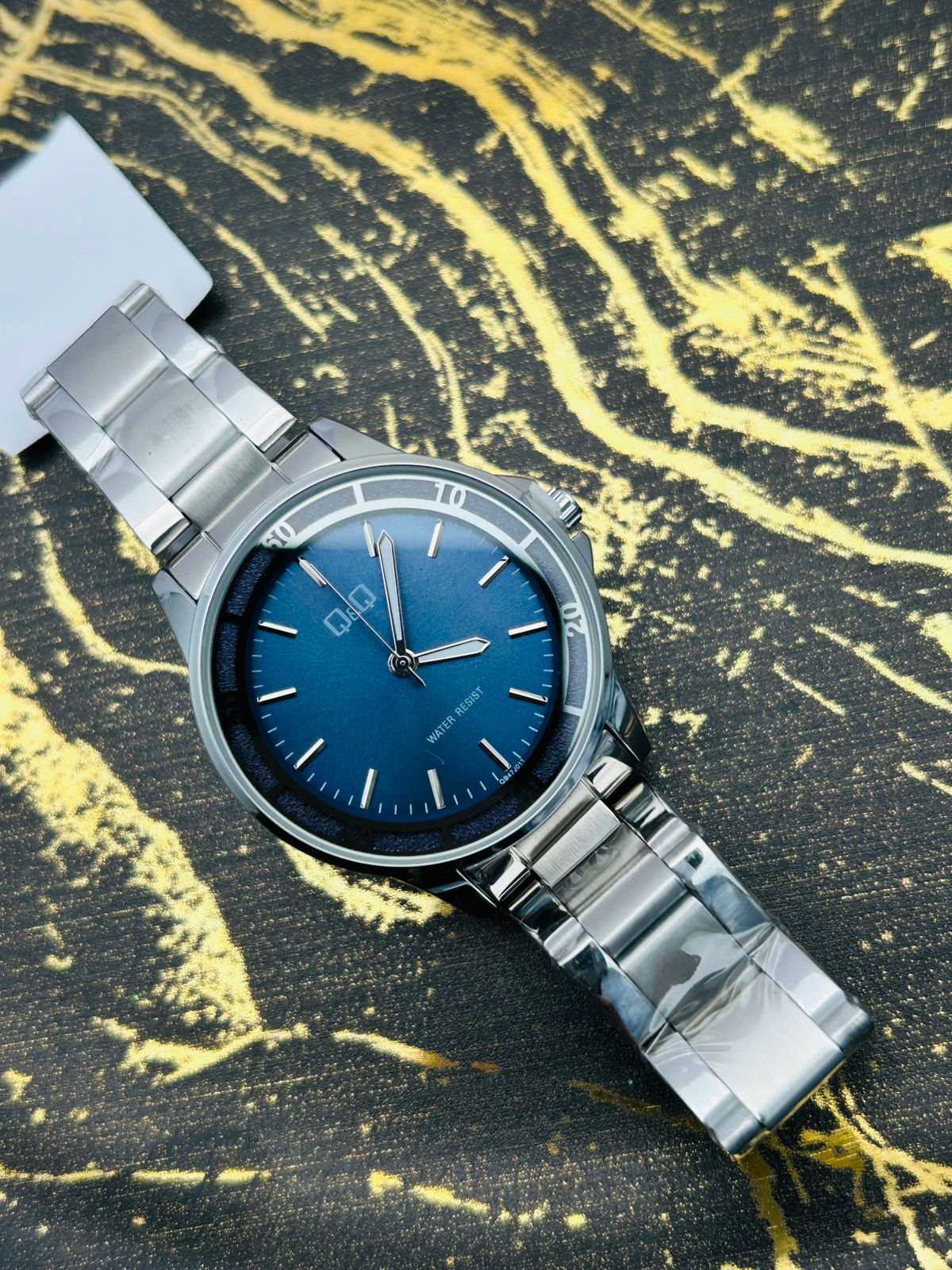 Reloj Q&Q para dama fondo color