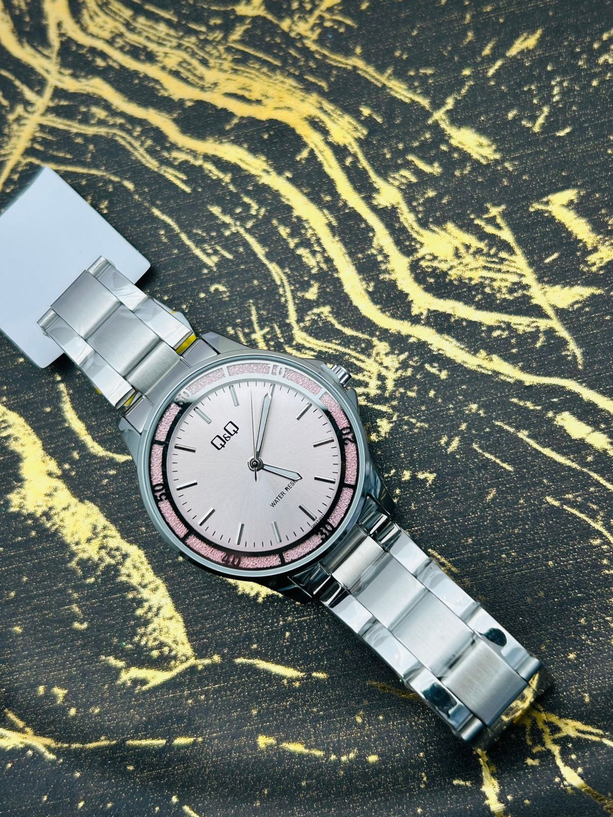 Reloj Q&Q para dama fondo color