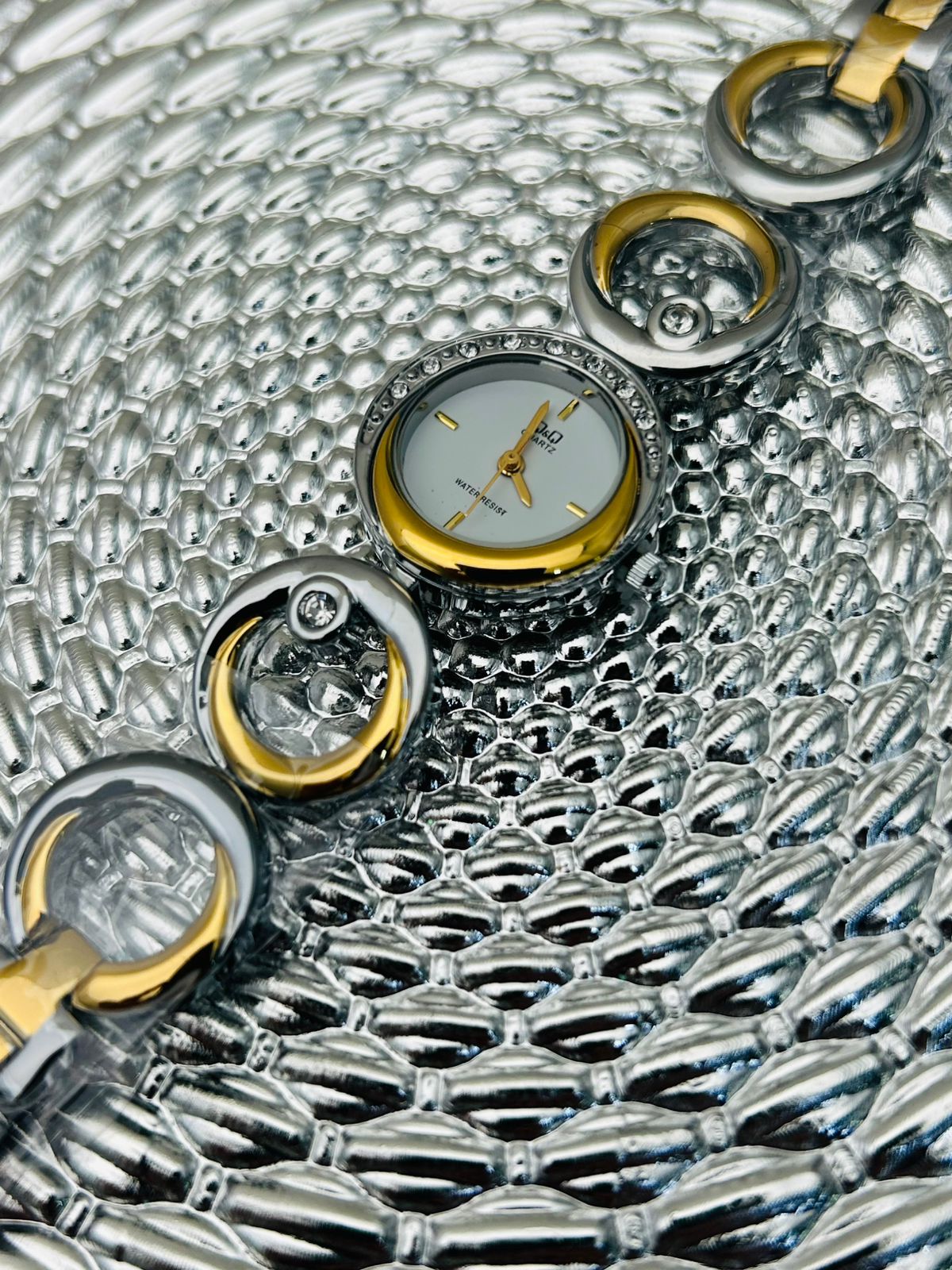 Reloj Q&Q para dama tipo pulsera