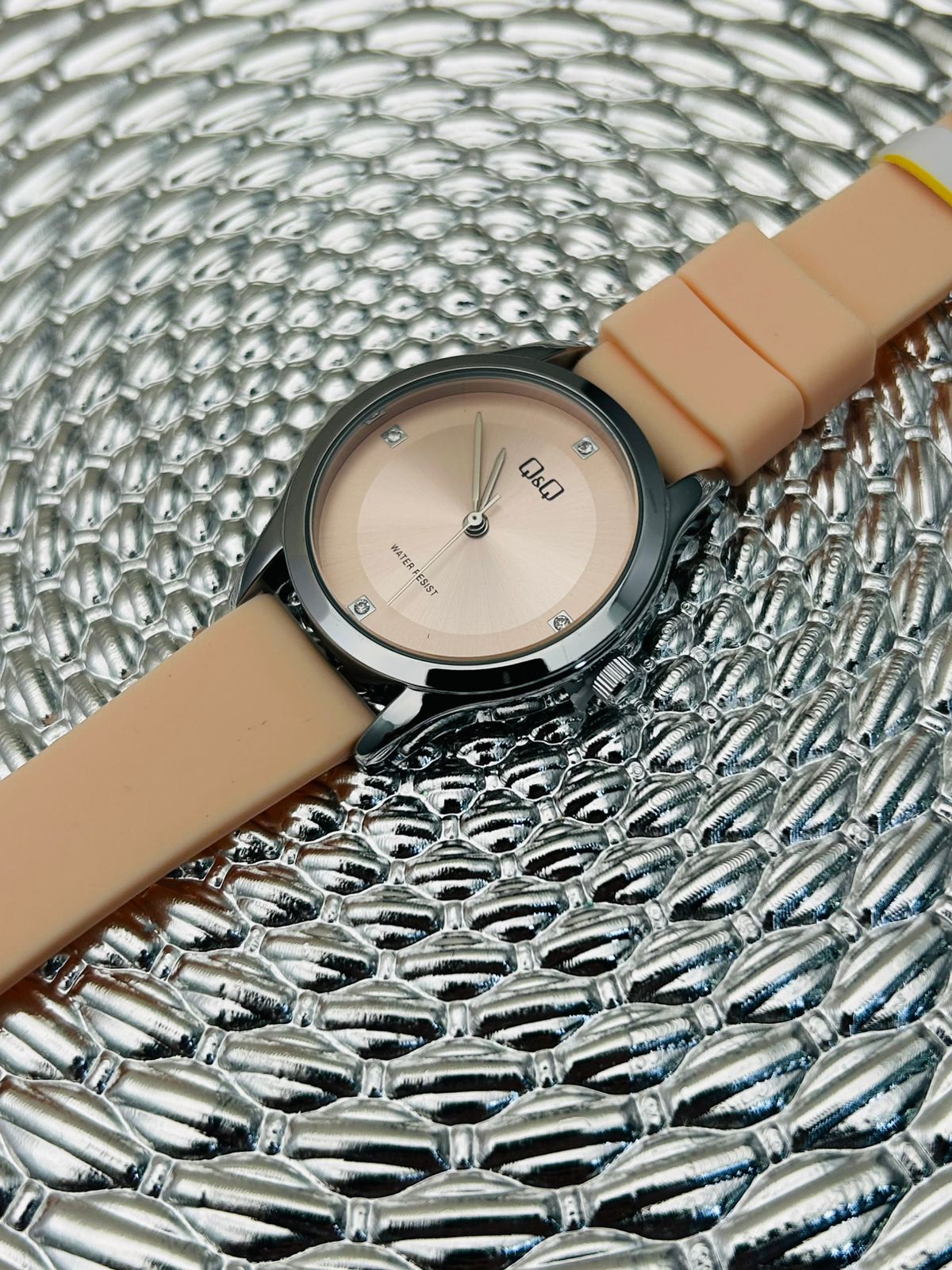 Reloj Q&Q pulso en goma para dama