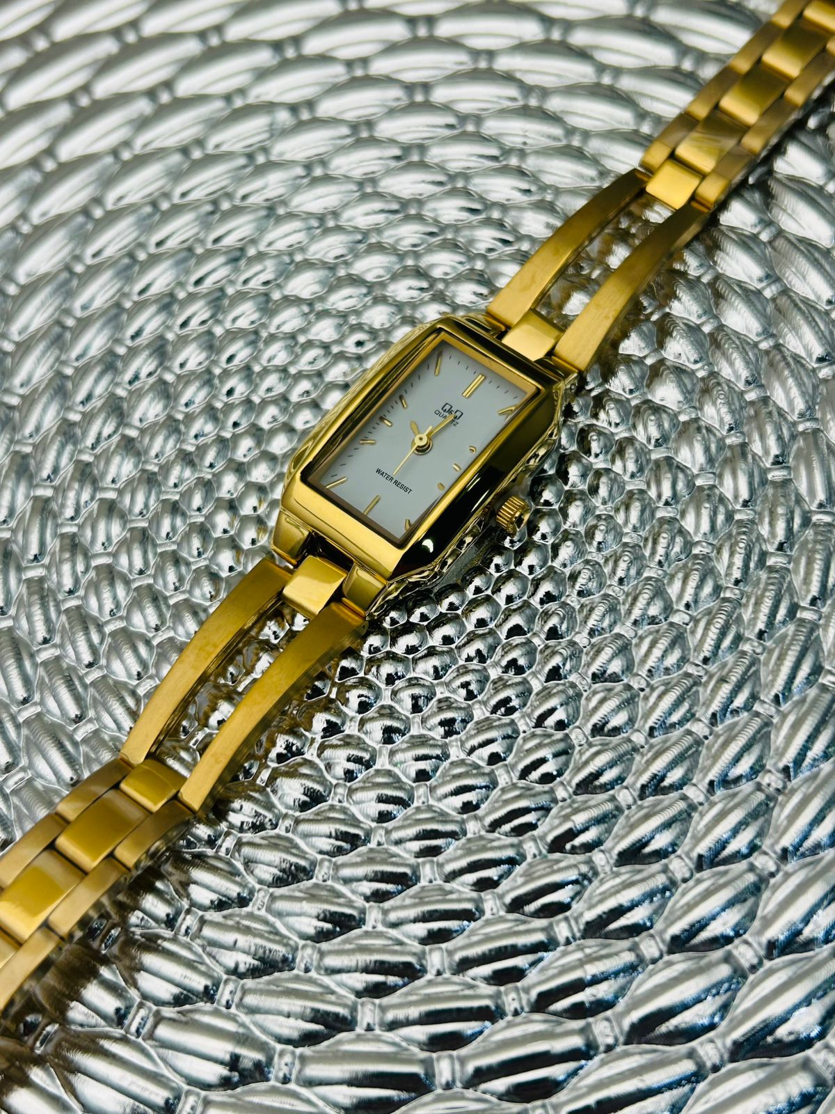 Reloj para dama Q&Q rectangular