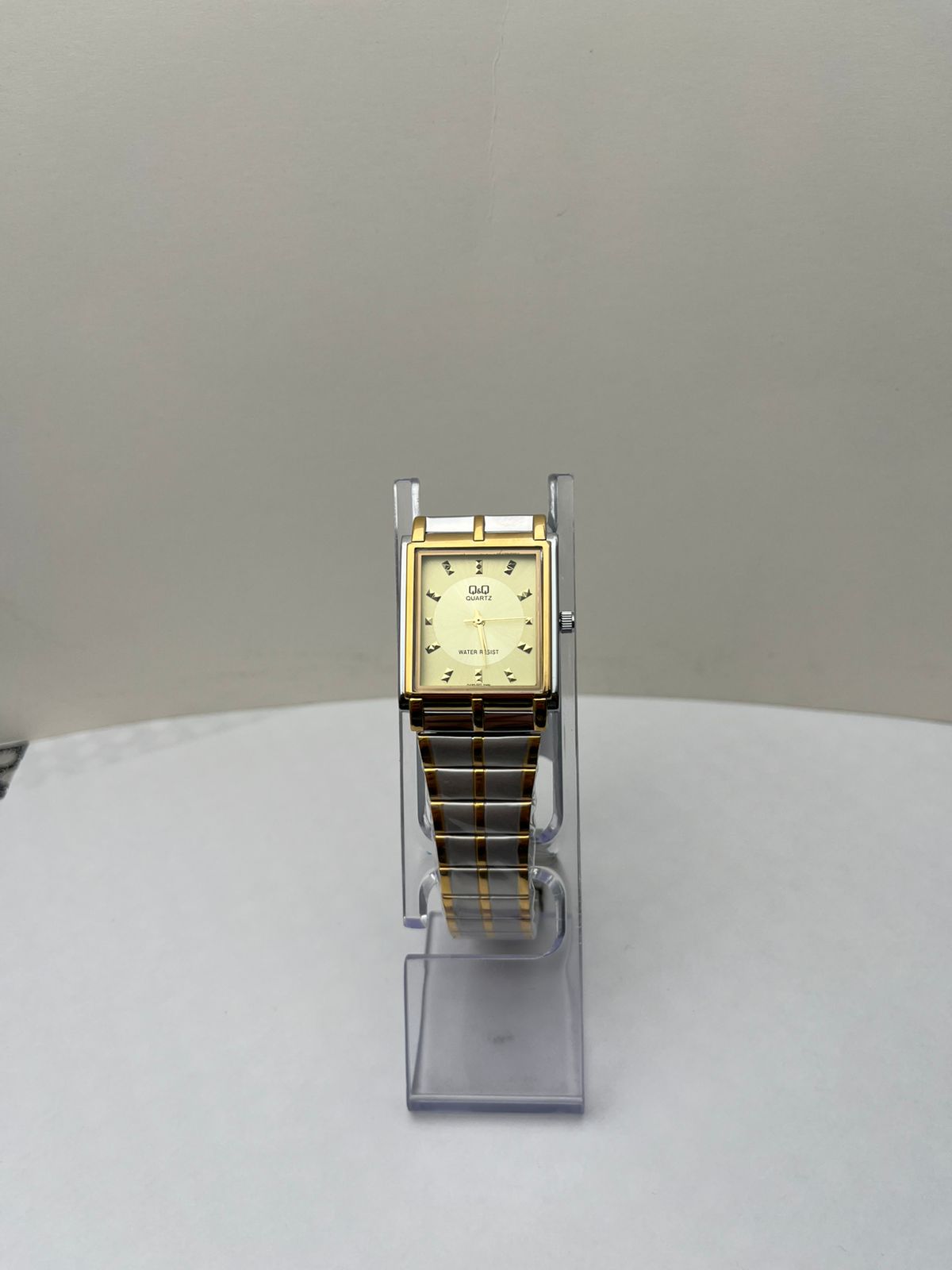 Reloj Q&Q rectangular para dama