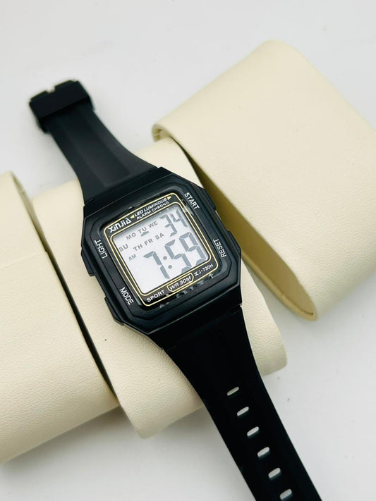 Reloj digital deportivo Xinjia XJ-730.