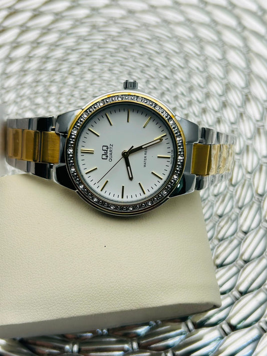 Reloj de Dama Q&Q QZ82j201y