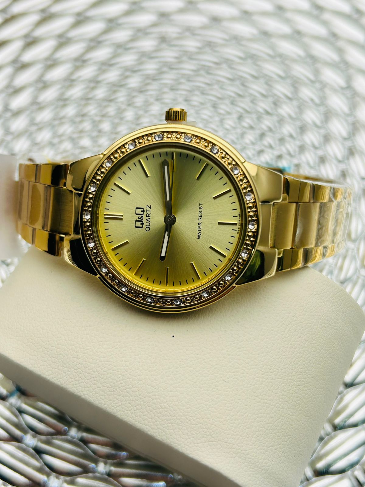 Reloj de Dama Q&Q QZ82j201y