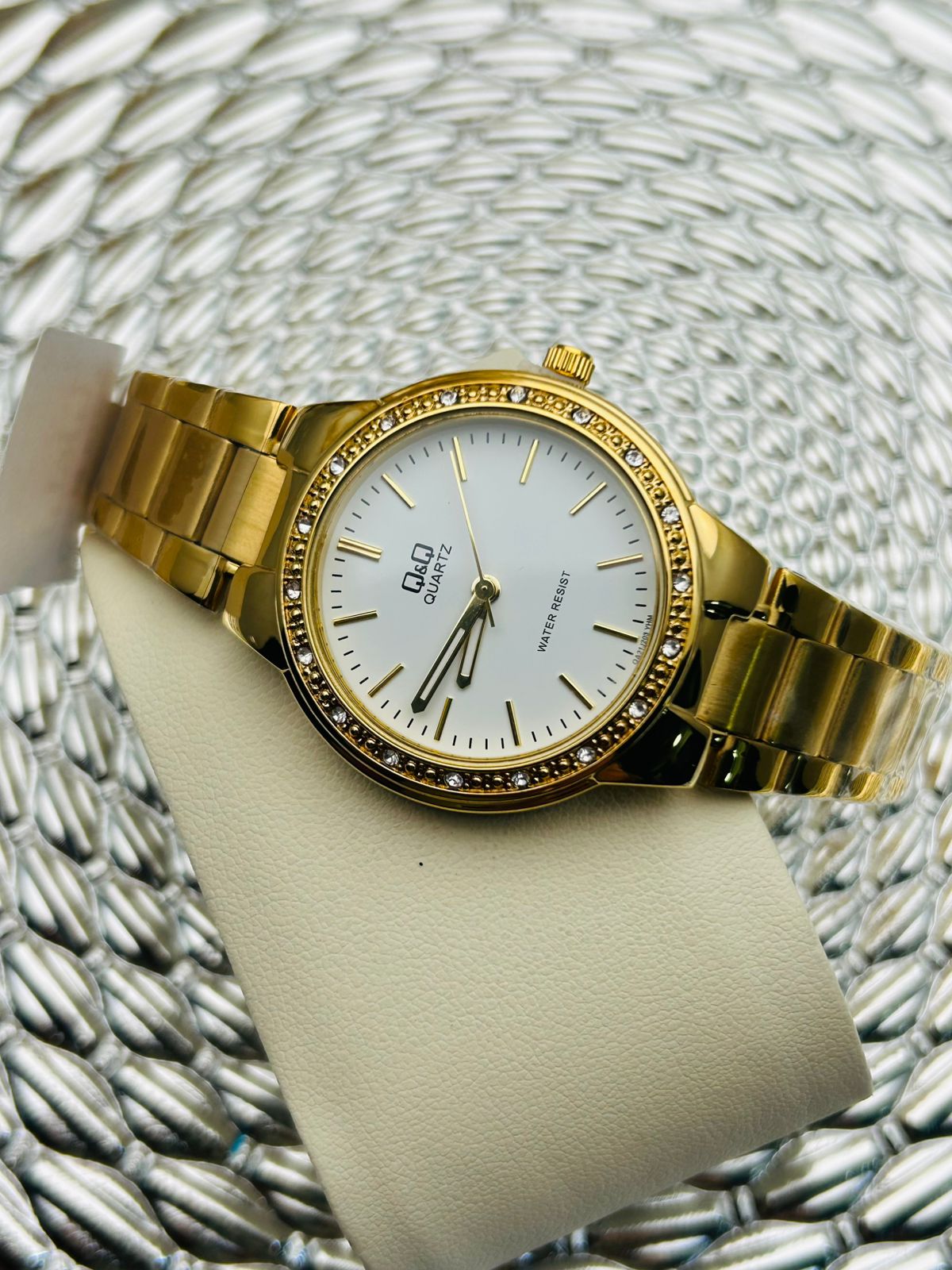 Reloj de Dama Q&Q QZ82j201y