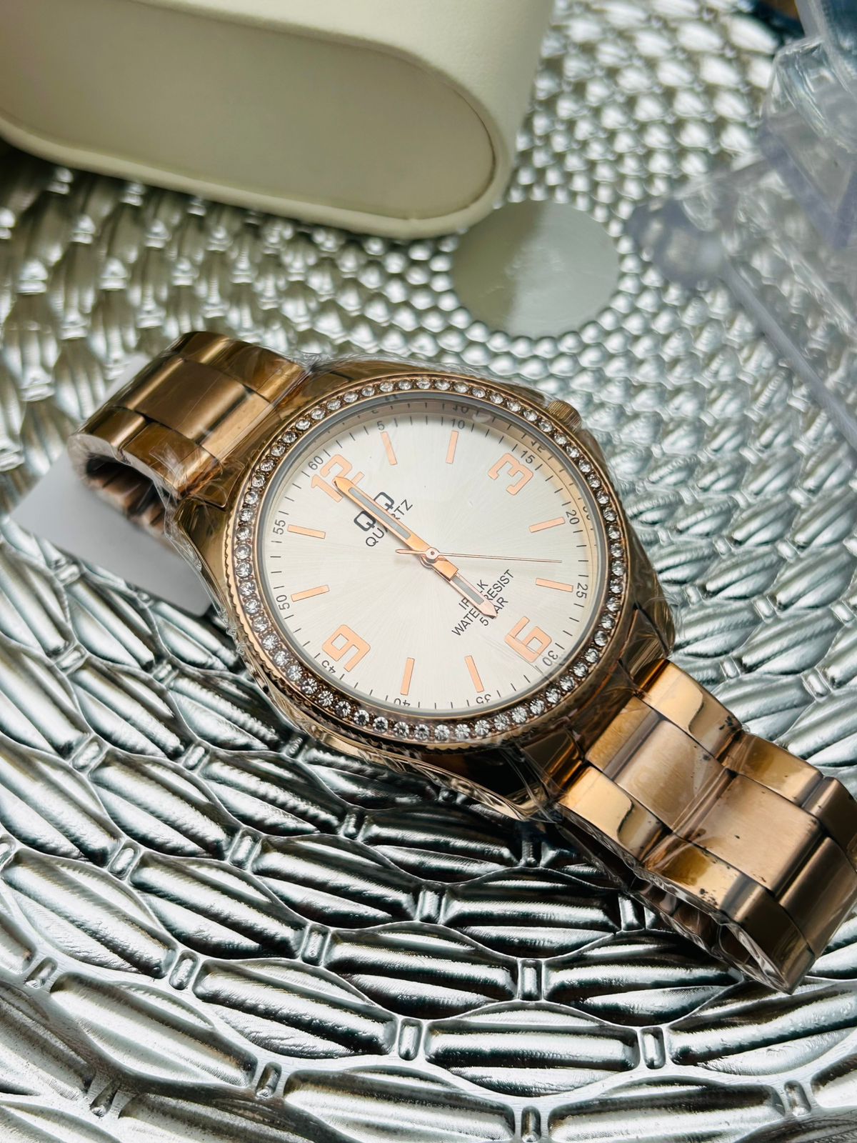 Reloj Q&Q con Cristales