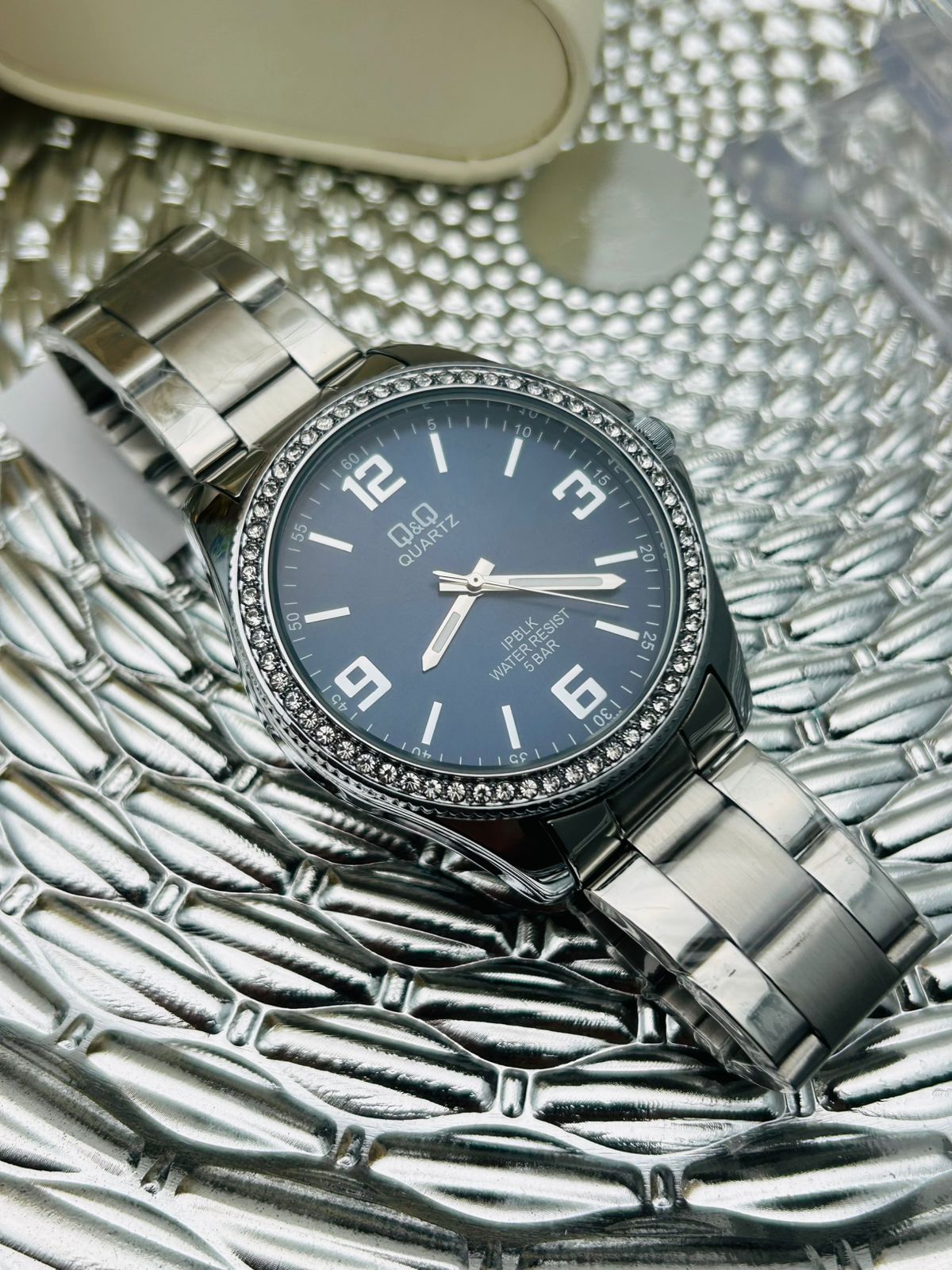 Reloj Q&Q con Cristales