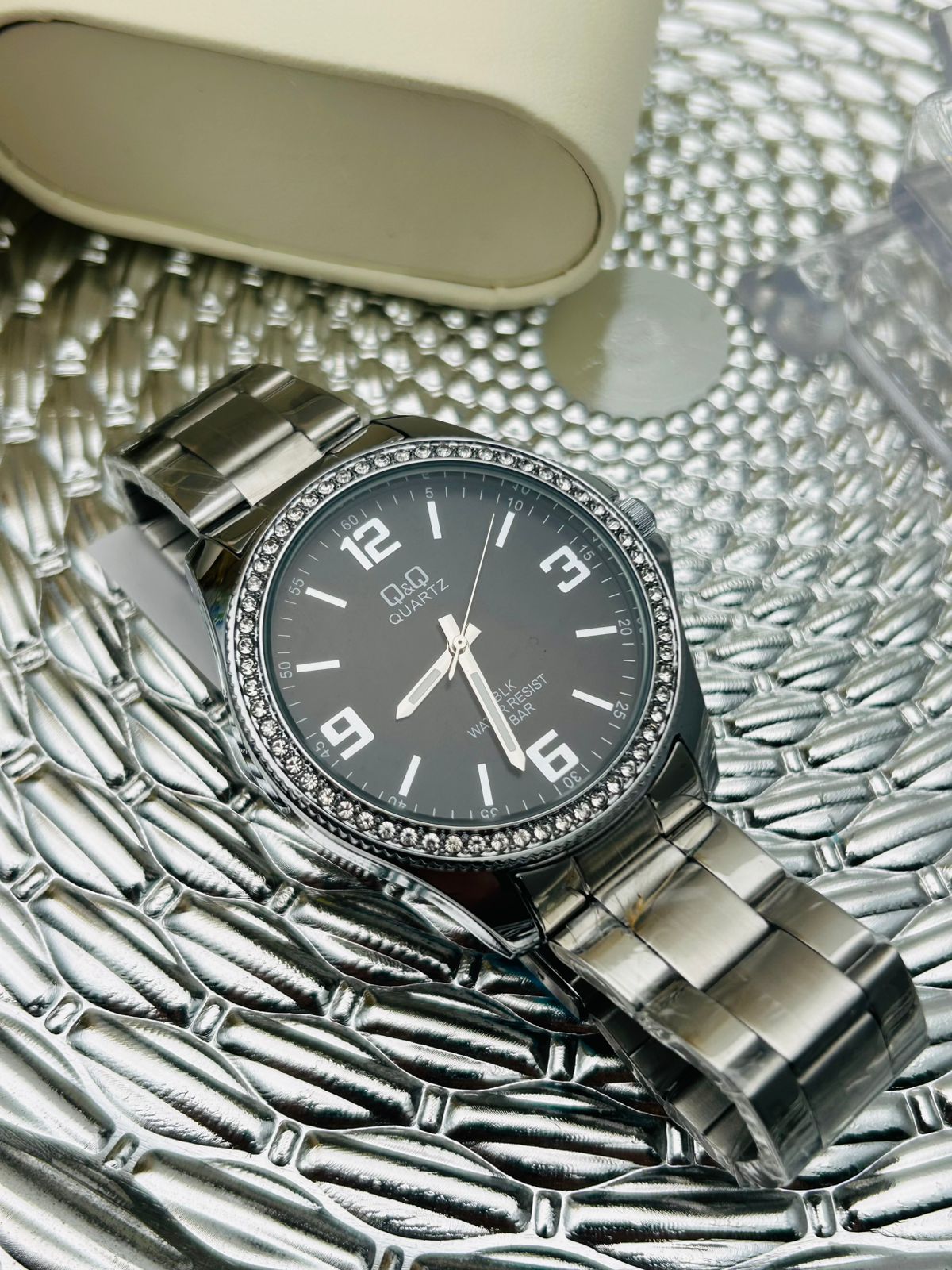 Reloj Q&Q con Cristales