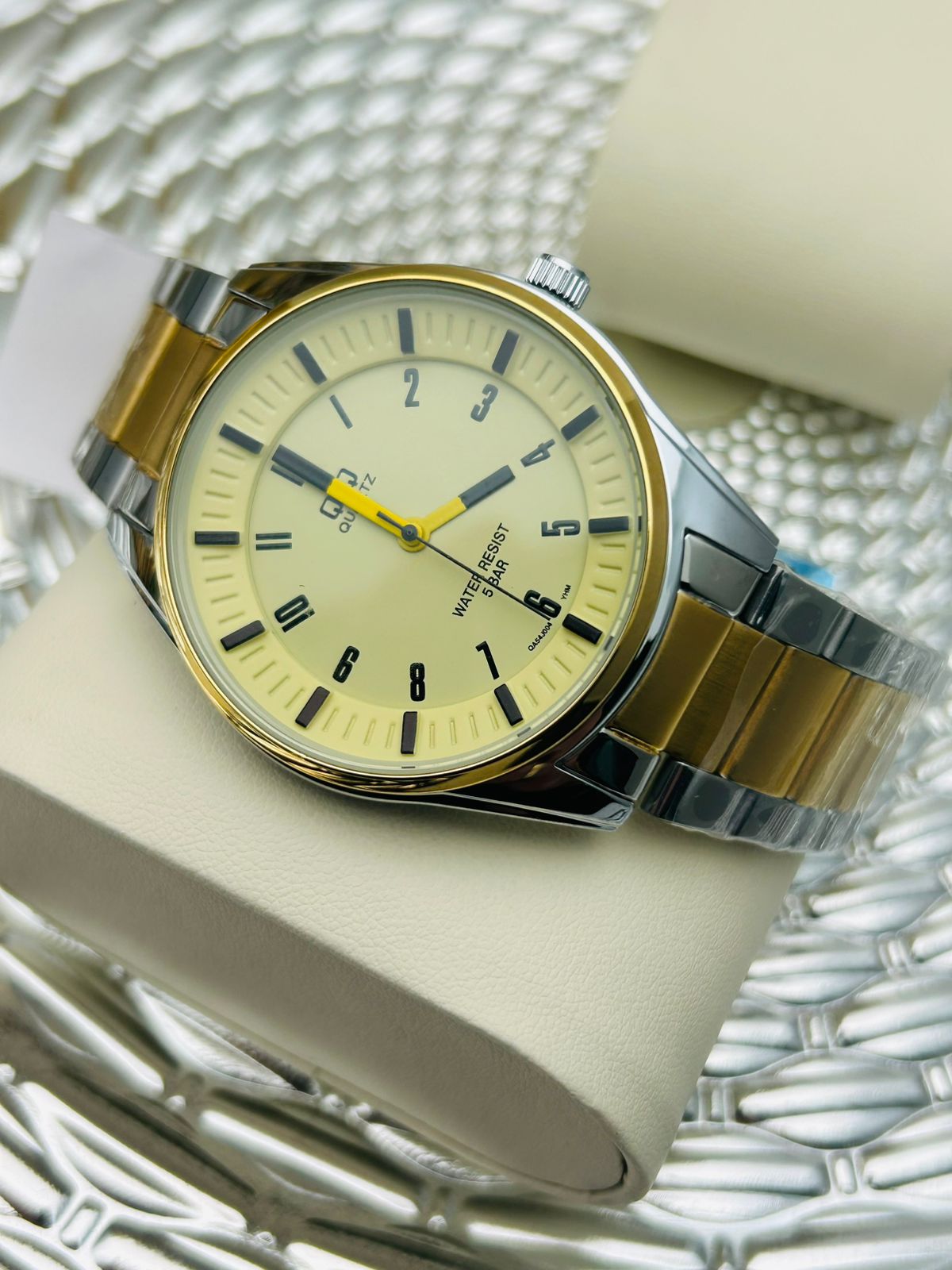 Reloj Q&Q QA54J404Y Analogo