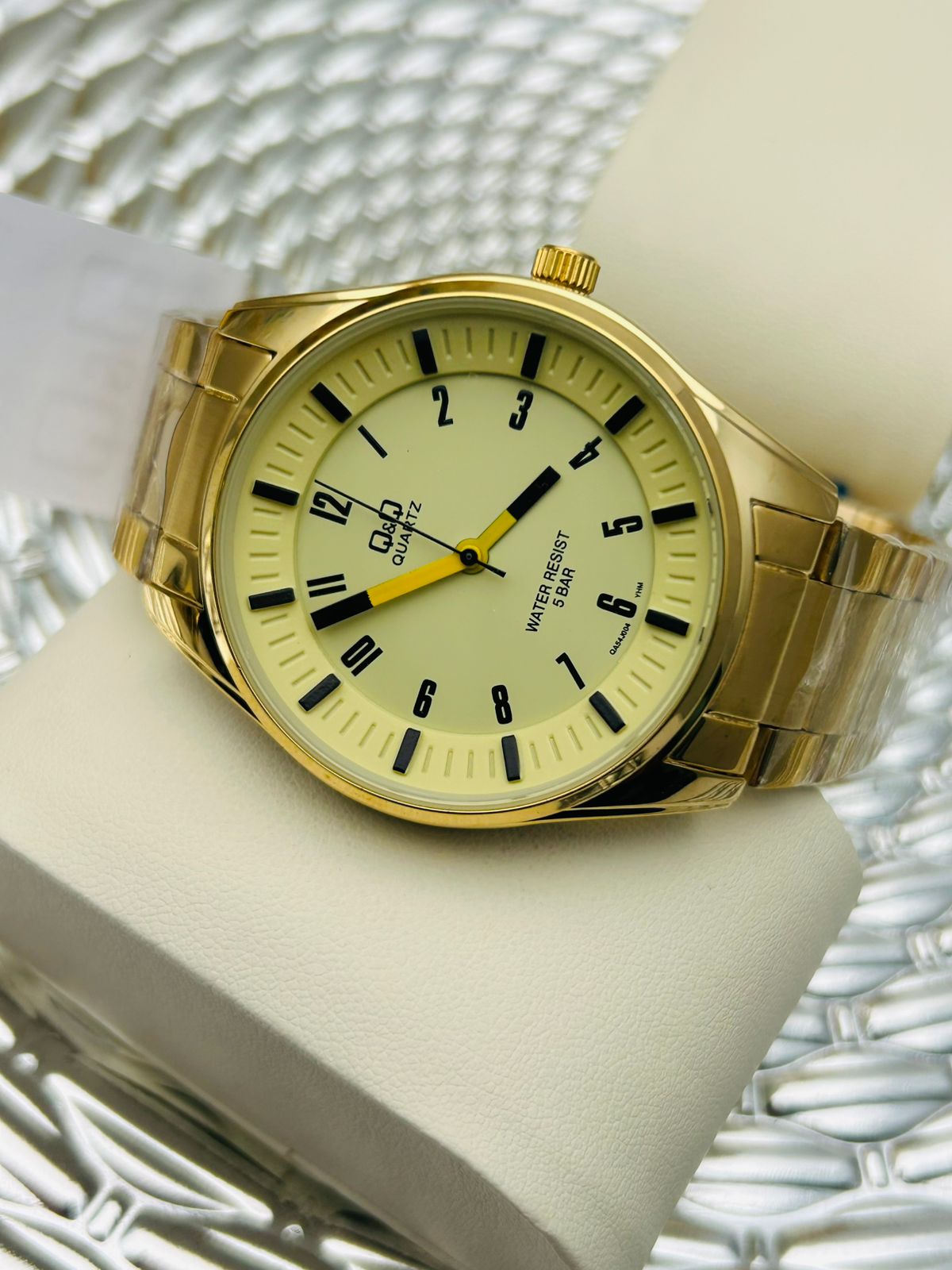 Reloj Q&Q QA54J404Y Analogo