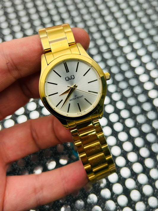 Reloj Q&Q en acero
