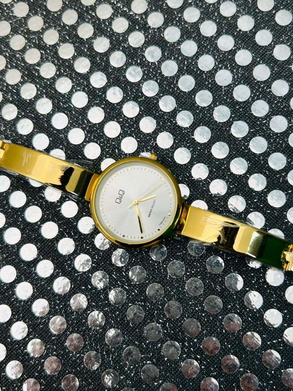 Reloj Q&Q para dama pulsera