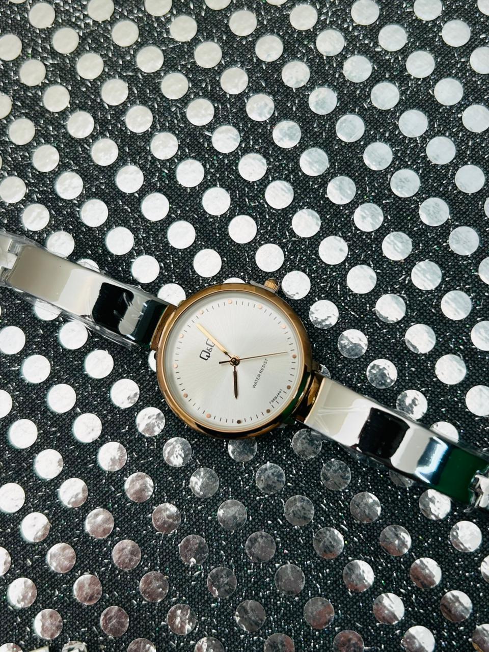 Reloj Q&Q para dama pulsera