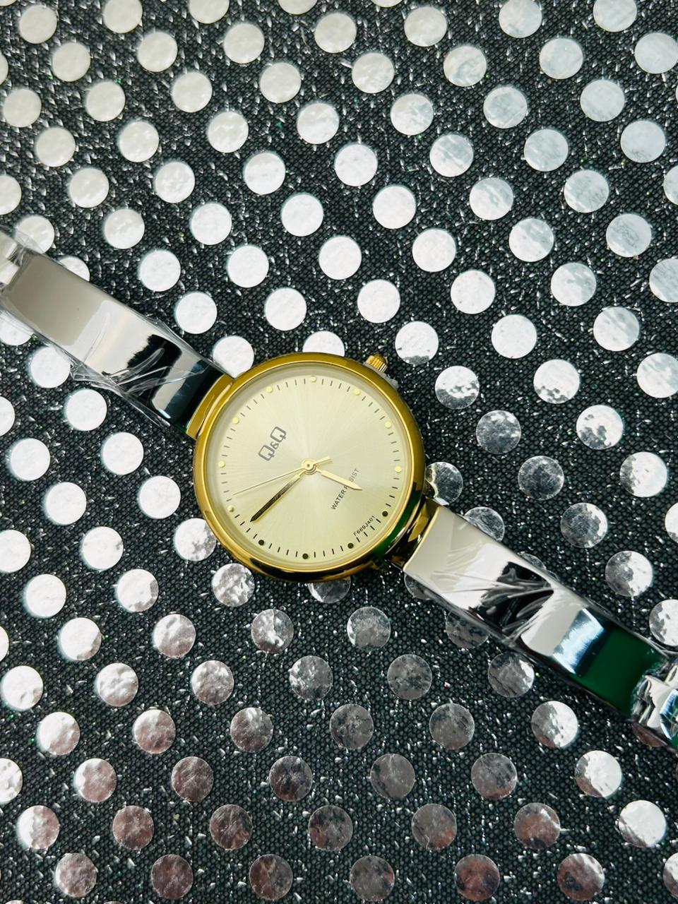 Reloj Q&Q para dama pulsera