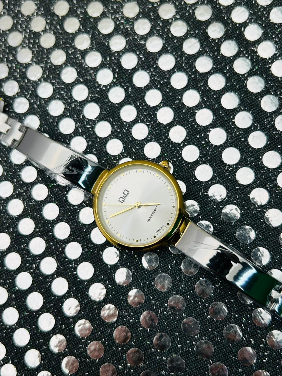 Reloj Q&Q para dama pulsera