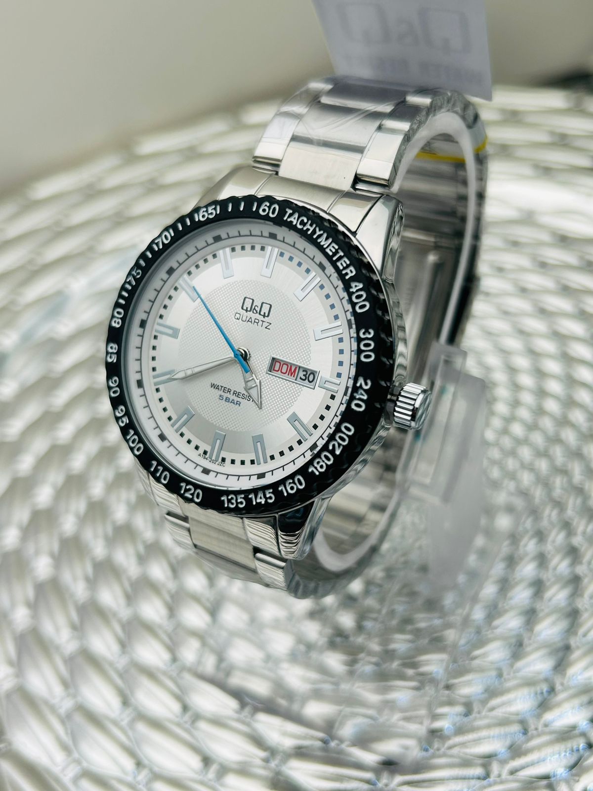 Reloj Q&Q deportivo en acero para caballero