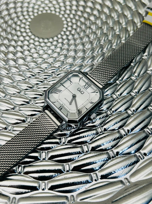 Reloj Q&Q caja cuadrada