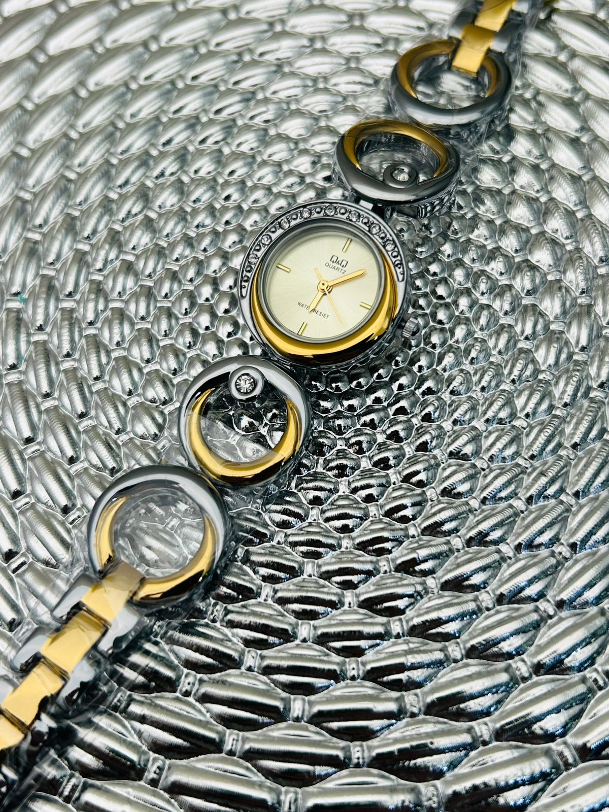 Reloj Q&Q para dama tipo pulsera