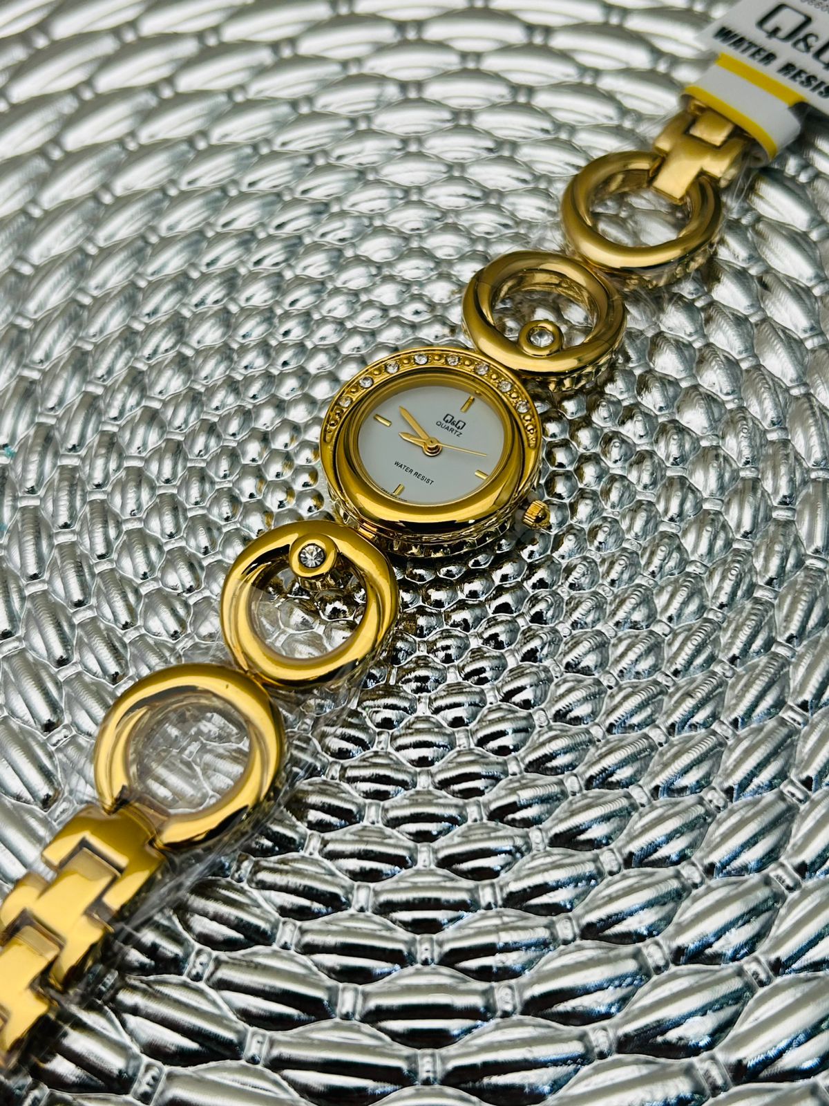 Reloj Q&Q para dama tipo pulsera