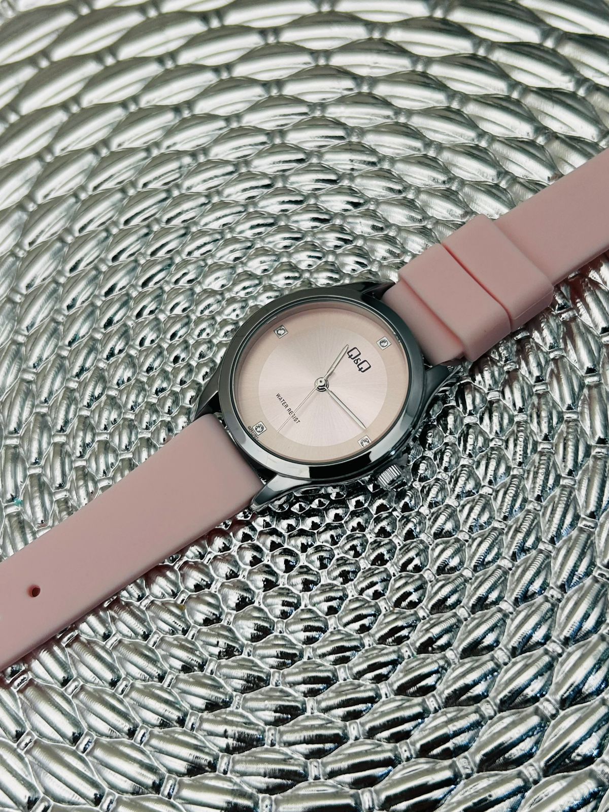 Reloj Q&Q pulso en goma para dama