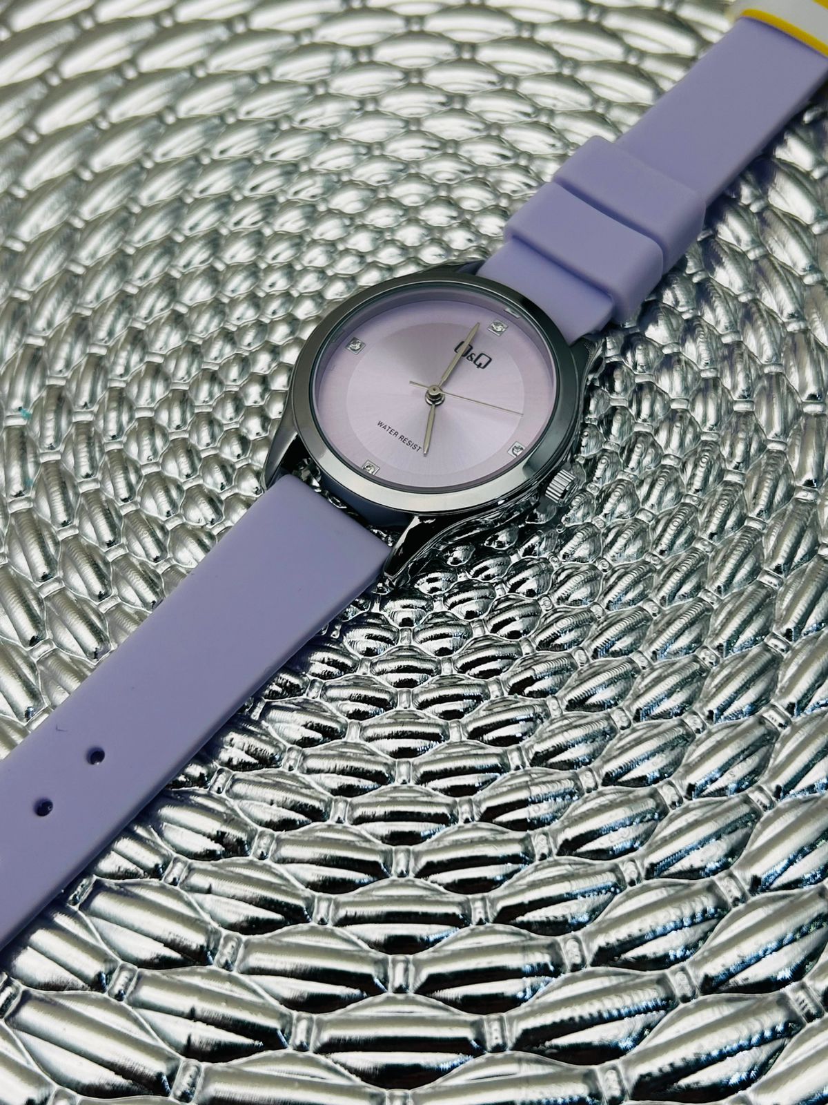 Reloj Q&Q pulso en goma para dama