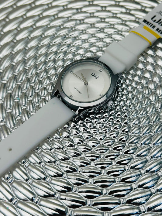 Reloj Q&Q pulso en goma para dama