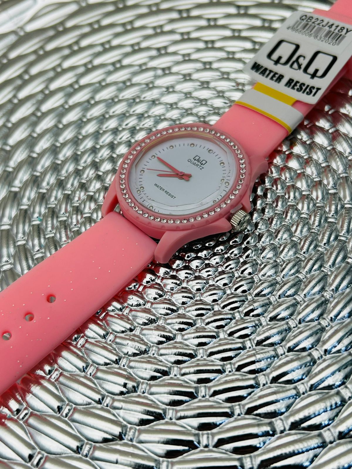 Reloj Q&Q escarchado con pedrería