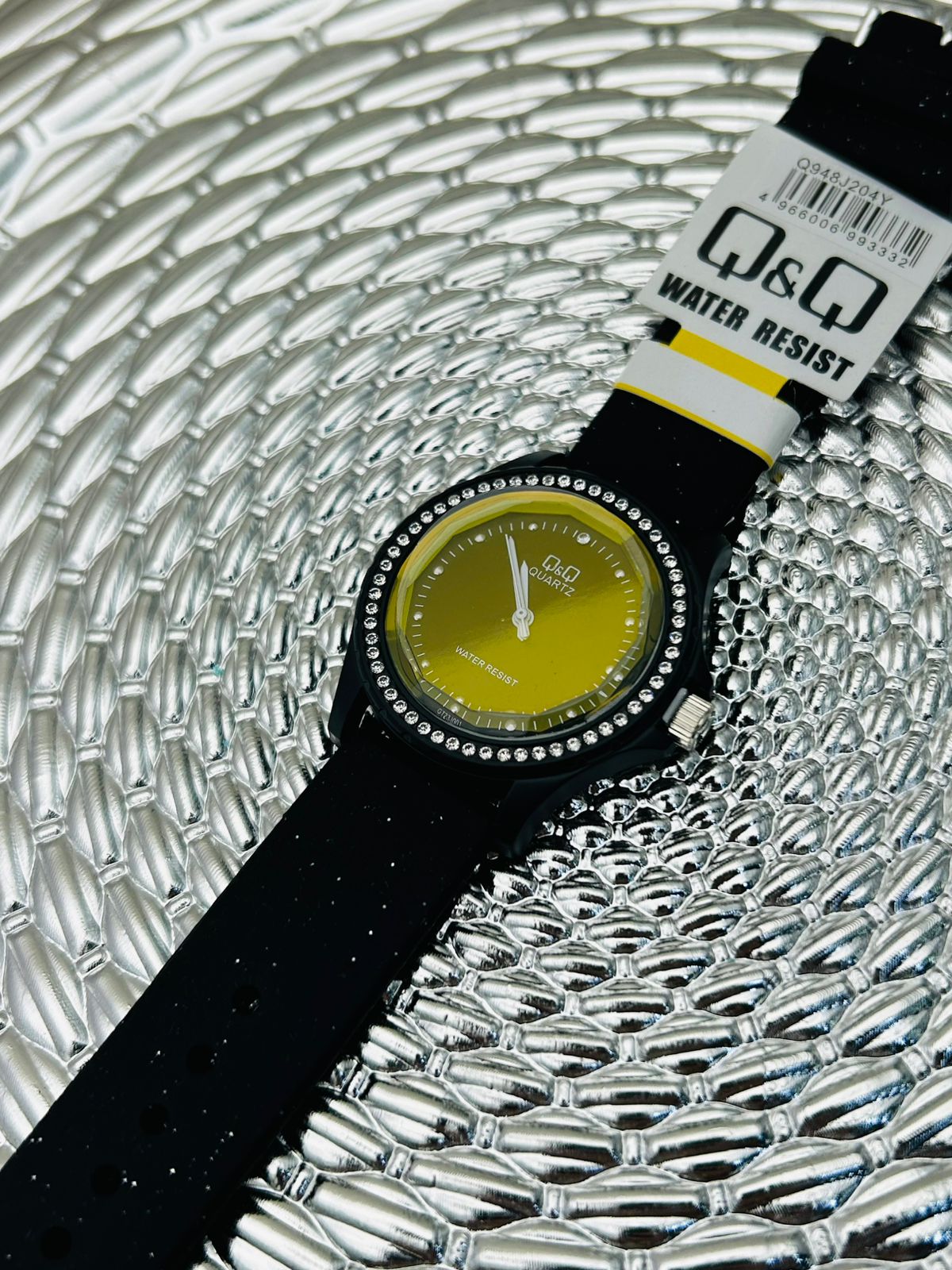 Reloj Q&Q escarchado con pedrería