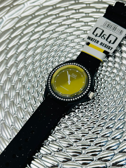 Reloj Q&Q escarchado con pedrería